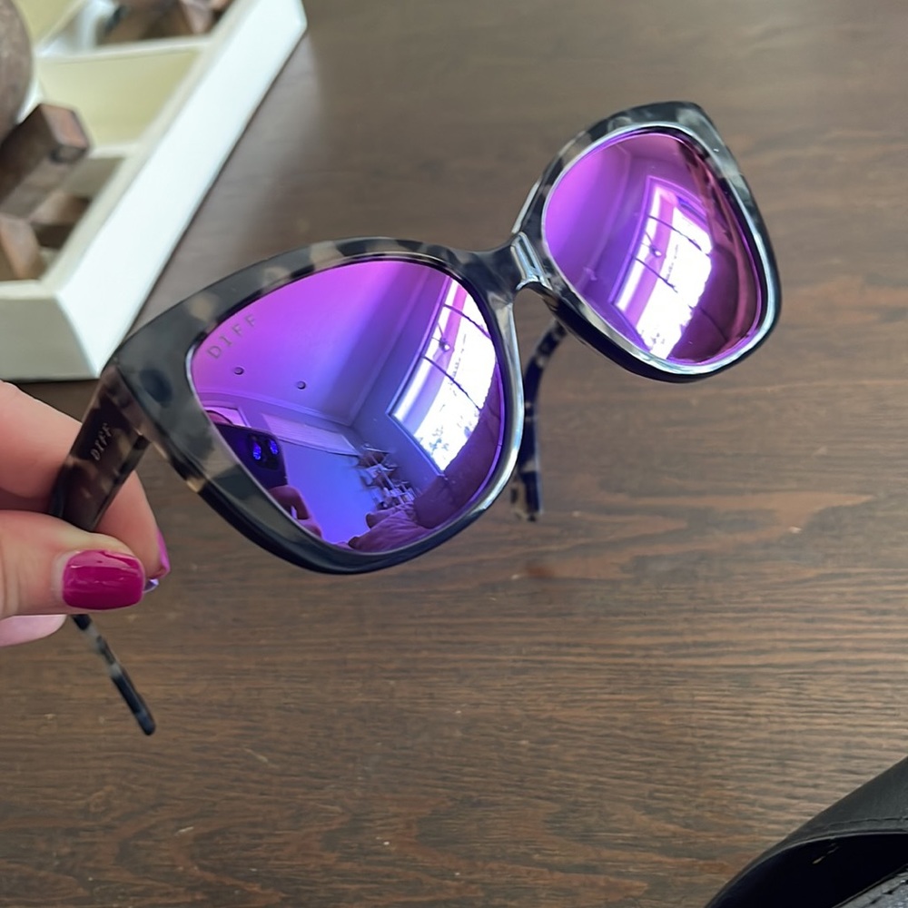 DIFF SUNGLASSES